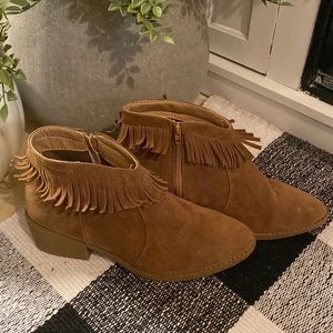 Brown booties size 9- really cute for fall